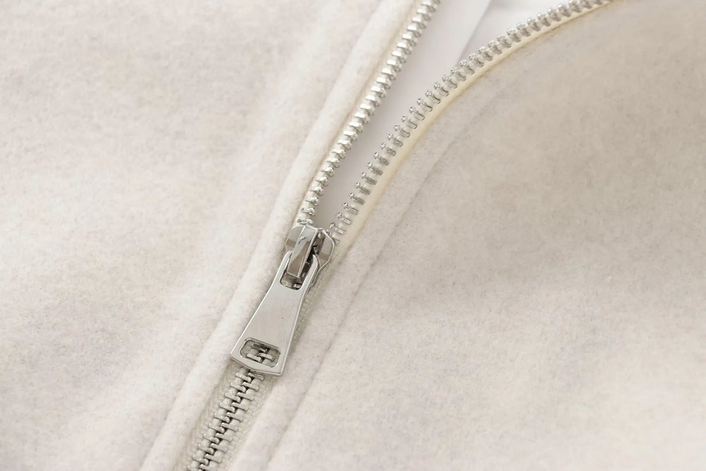 FARRUCCI Women’s Cropped Bomber Jacket 2025 | Front Zipper, Long Sleeve, Soft Sports-Inspired Luxury Outerwear Old Money Style